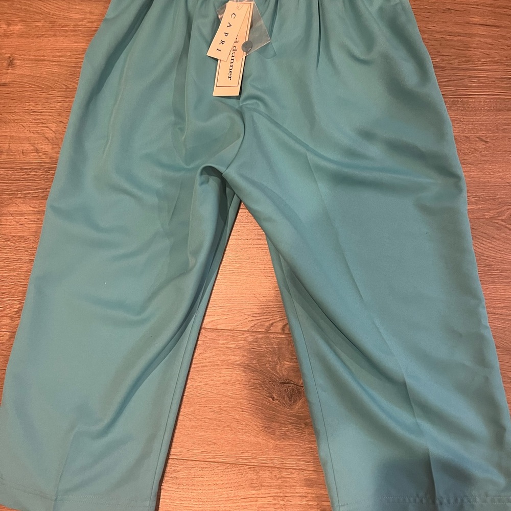 Capris - Picture 7 of 8